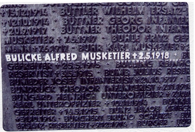 files/bulicke/Kriegsgrab3.jpg